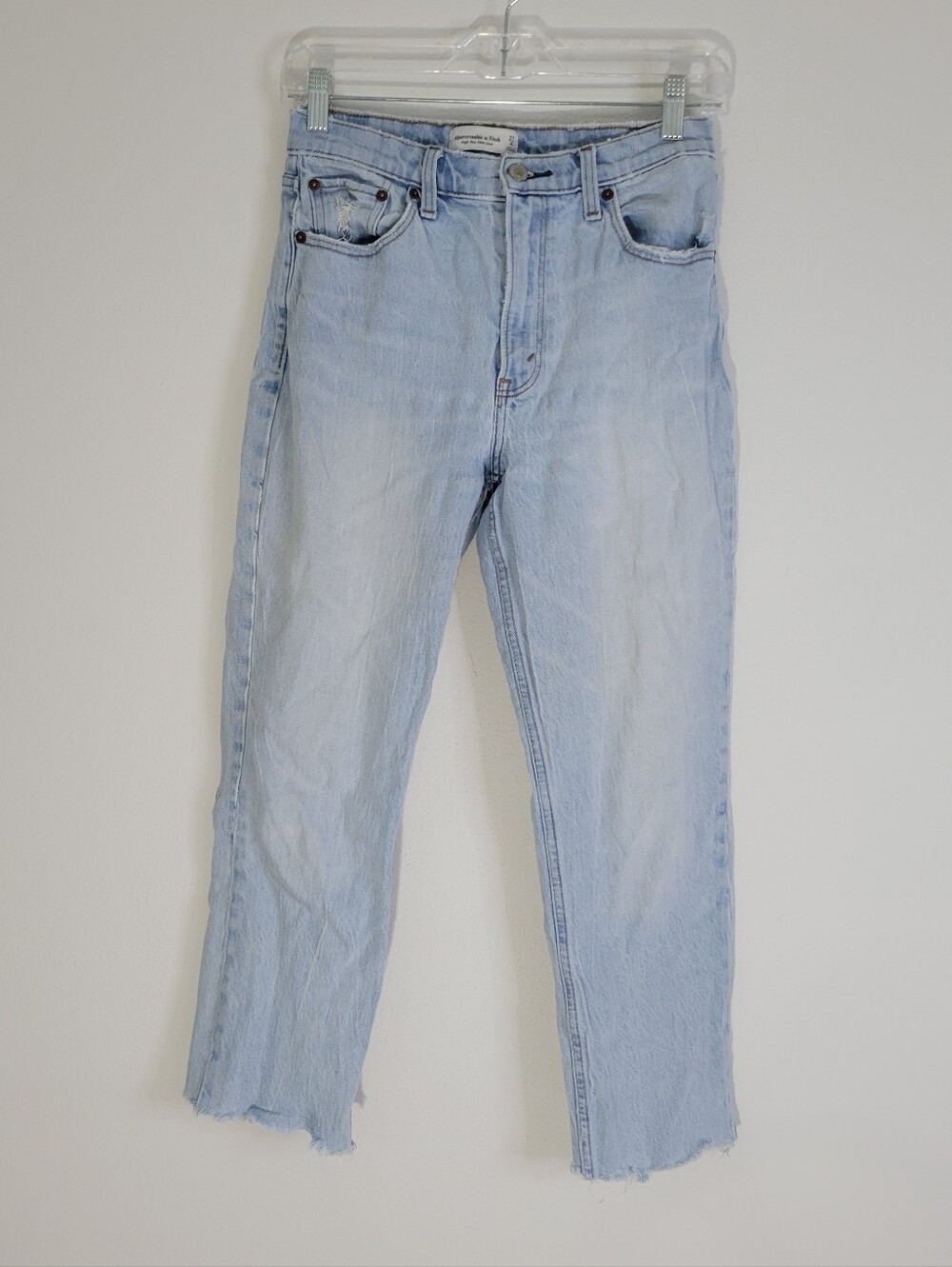 Abercrombie & Fitch Women Size 27/4 R Light Wash Cropped Women's Jeans
